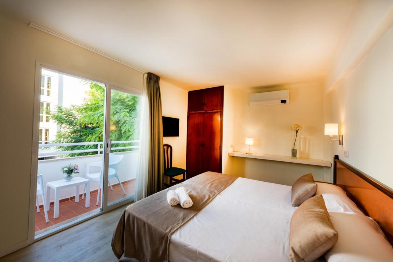 Iroco Hostal Cala D´Or Buitenkant foto