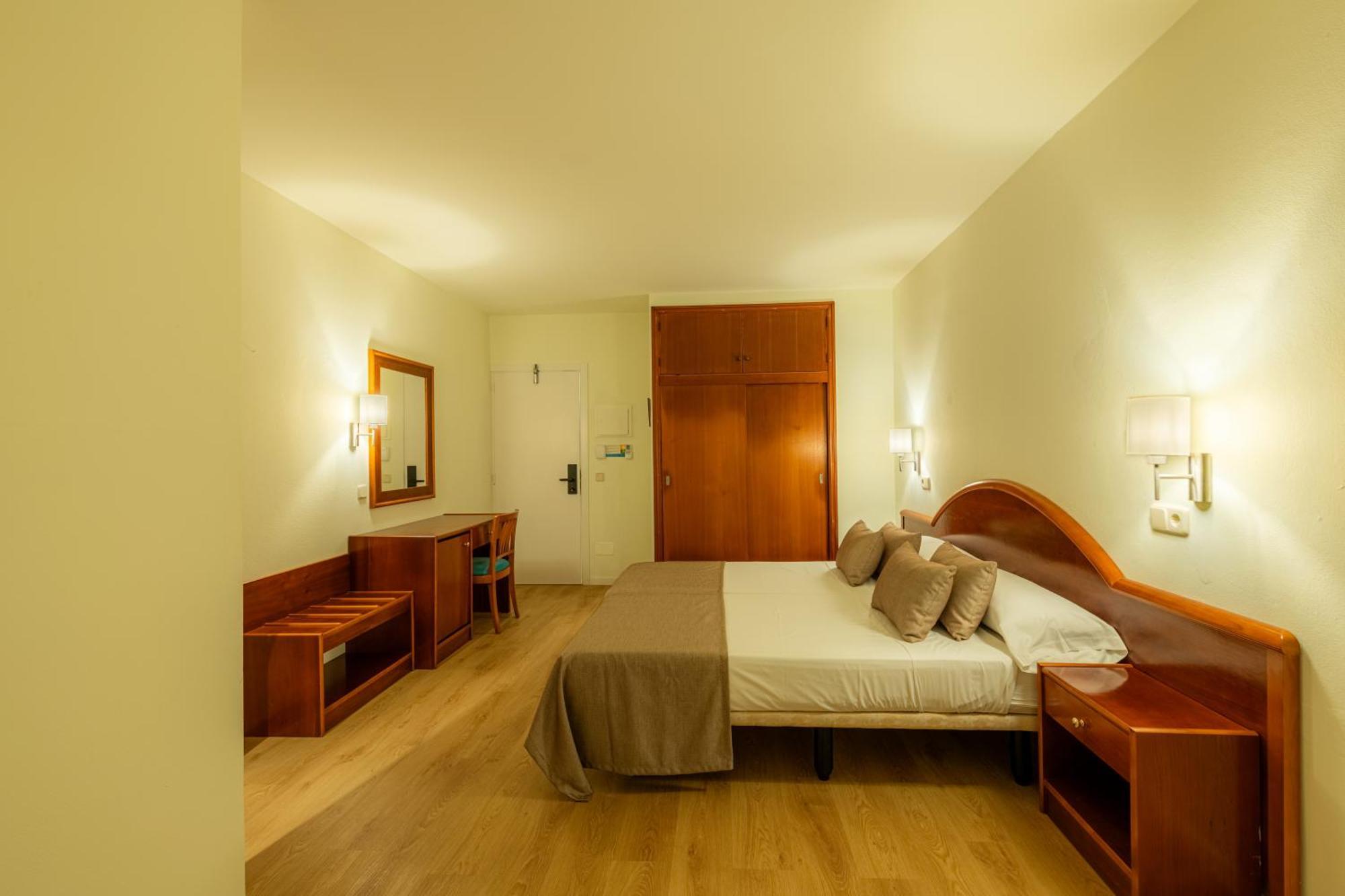 Iroco Hostal Cala D´Or Buitenkant foto