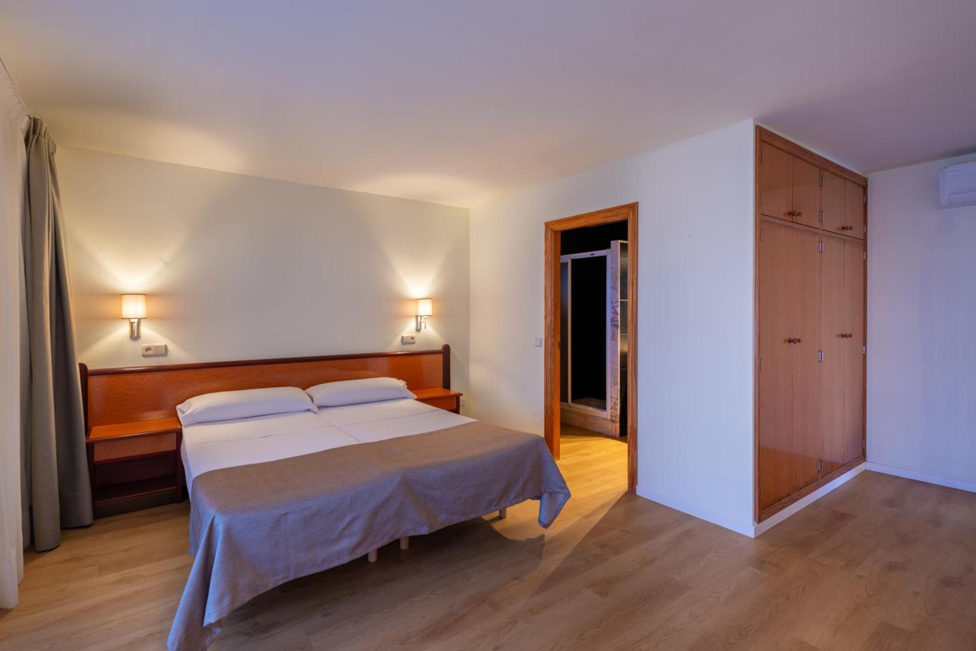 Iroco Hostal Cala D´Or Buitenkant foto